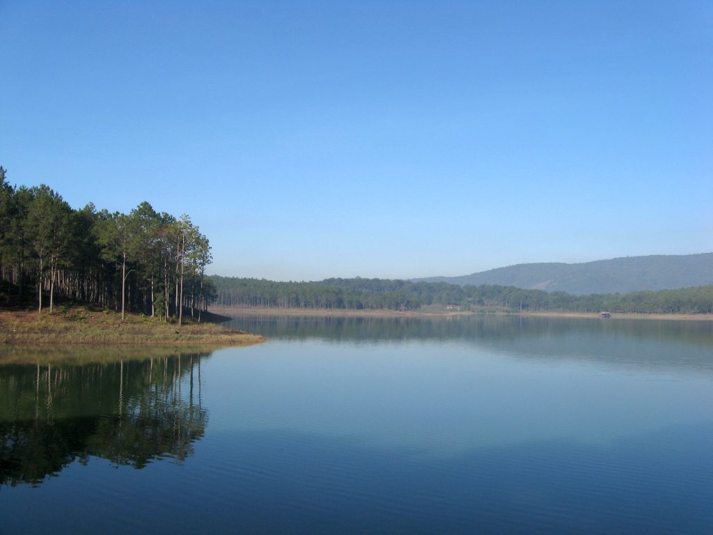 Vẻ đẹp tinh khôi của hồ Tuyền Lâm Đà Lạt