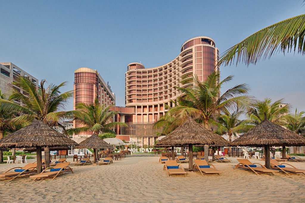 Read more about the article Holiday Beach DaNang Hotel and Resort – Đánh giá chất lượng, giá phòng