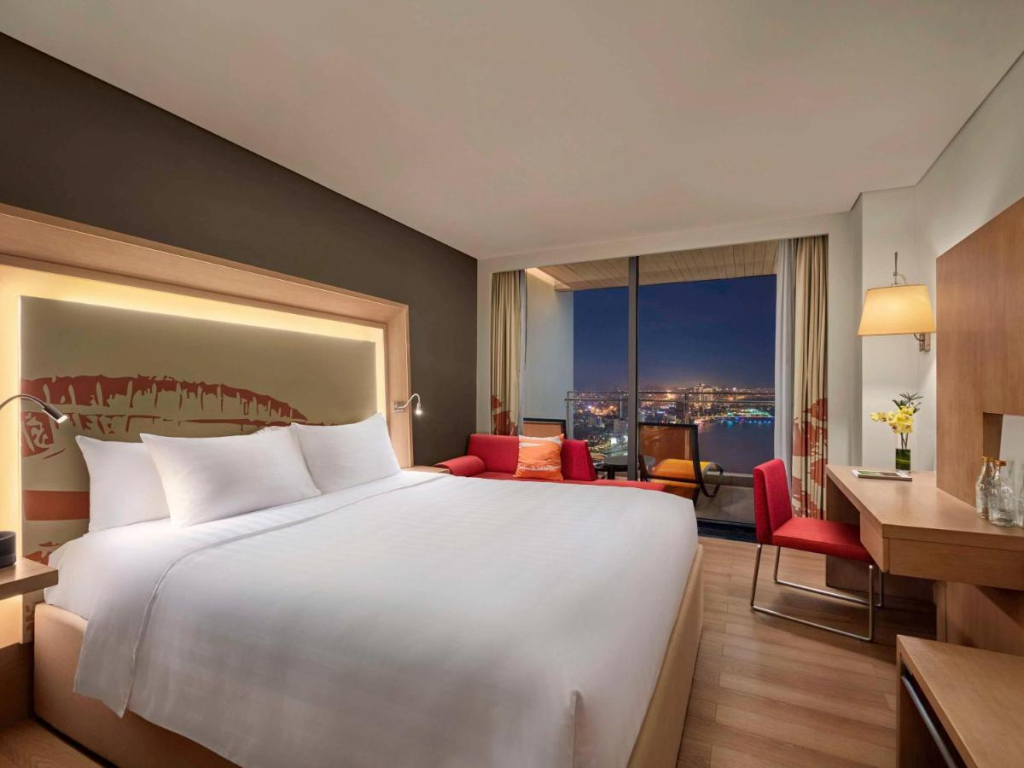 Phòng Suite cao cấp với diện tích lên đến 56m2 là lựa chọn hoàn hảo cho những ai yêu thích sự rộng rãi