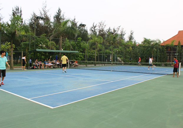 Sân tennis chuyên nghiệp tại resort
